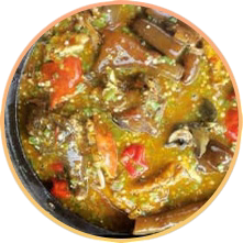 Kogoné au crabes, kplo, tripes, poissons fumés